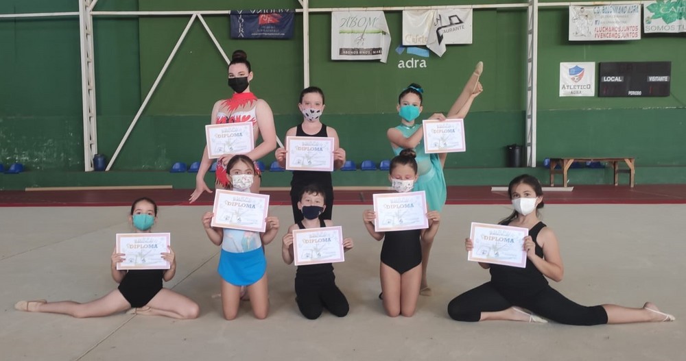 Brillante exhibición de las ‘purpurinas’ de la Escuela Municipal de Gimnasia Rítmica de Adra
