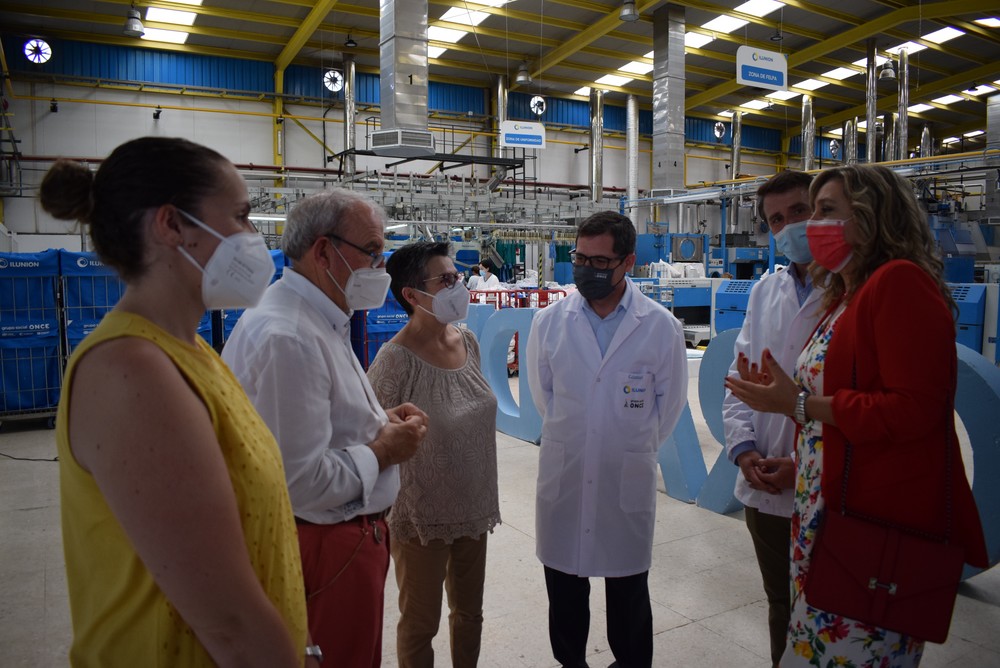 Vícar destaca la labor social que Ilunion en el 30 aniversario de sus lavanderías