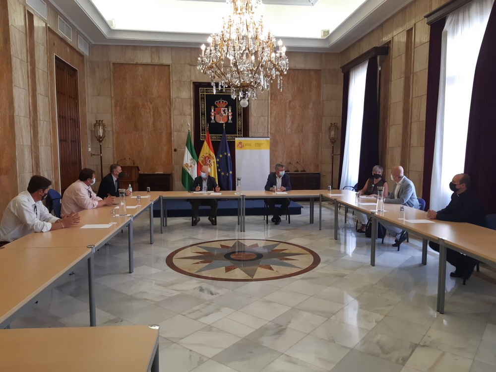 Encuentro en la Subdelegación con representantes del Ayuntamiento de Dalías y de la Hermandad del Cristo de la Luz