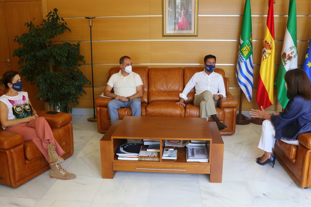 El alcalde de El Ejido recibe a la nueva presidenta de la Asociación Española Contra el Cáncer de Almería