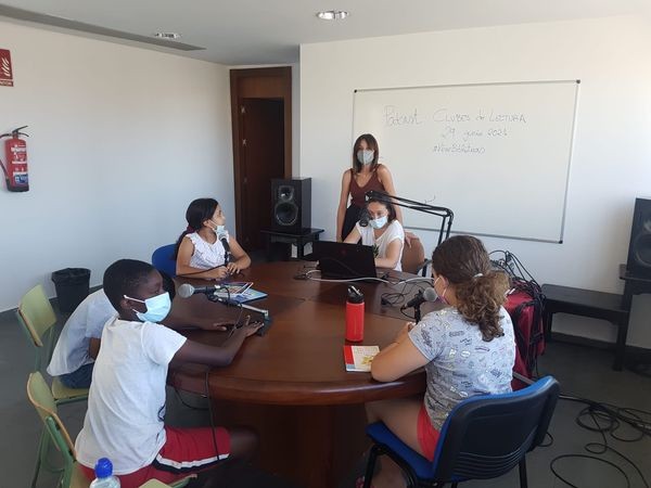 Talleres de caligramas y visitas al entorno de Vícar Pueblo, actividades extras de las bibliotecas en verano