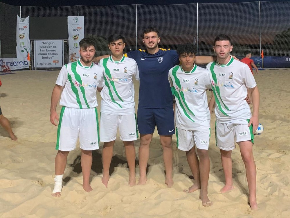 Cinco juveniles del Poli Ejido conformaron el bloque de la Selección de Almería de fútbol playa