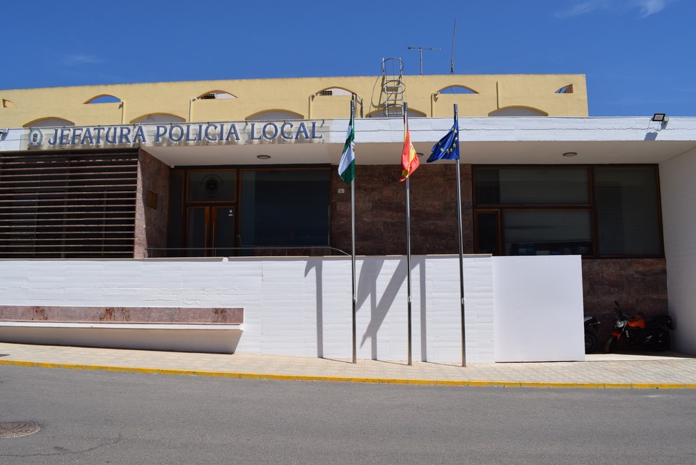 La Policía Local de Vícar aborta el robo a un taller del Puente de la Culebra