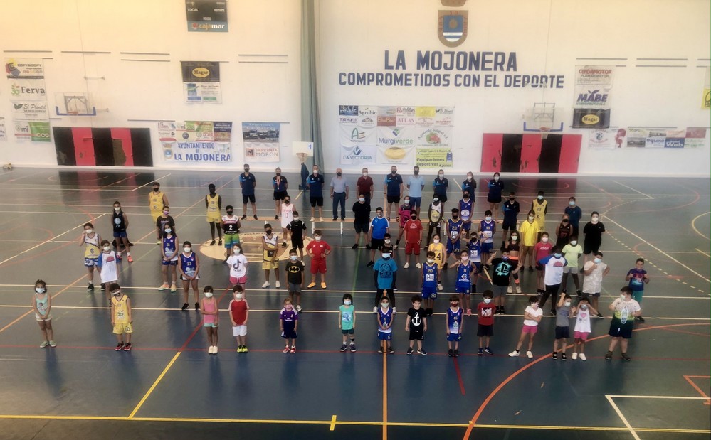 La escuela del CB La Mojonera llega a su ecuador llena de diversión y alegría