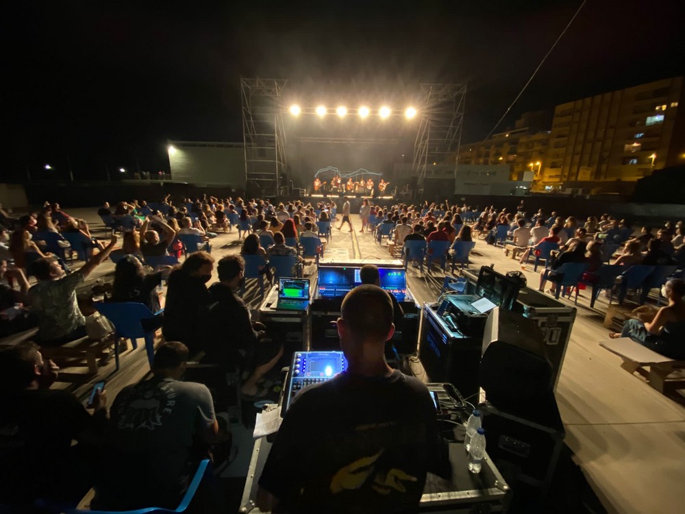 La M.O.D.A. hace vibrar a casi 400 personas en el inicio del ‘The Juergas Live Adra’