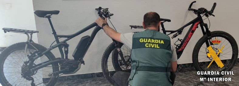 Investigan a cuatro menores por el presunto robo de dos bicicletas en Almerimar