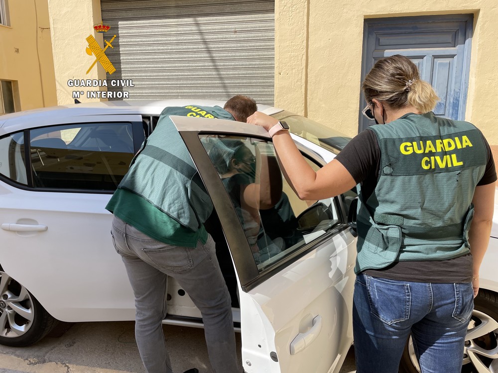 La Guardia Civil detiene al autor de nueve robos en vehículos estacionados en una zona de ocio de Aguadulce