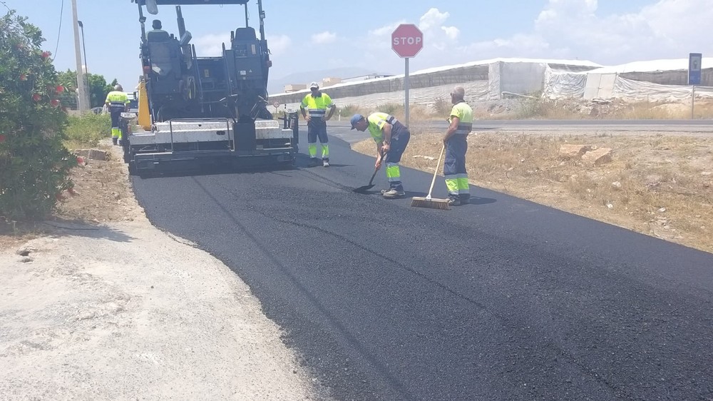 Adra mejora el asfaltado del Camino de La Habana por Venta Nueva y el Camino del Puntal