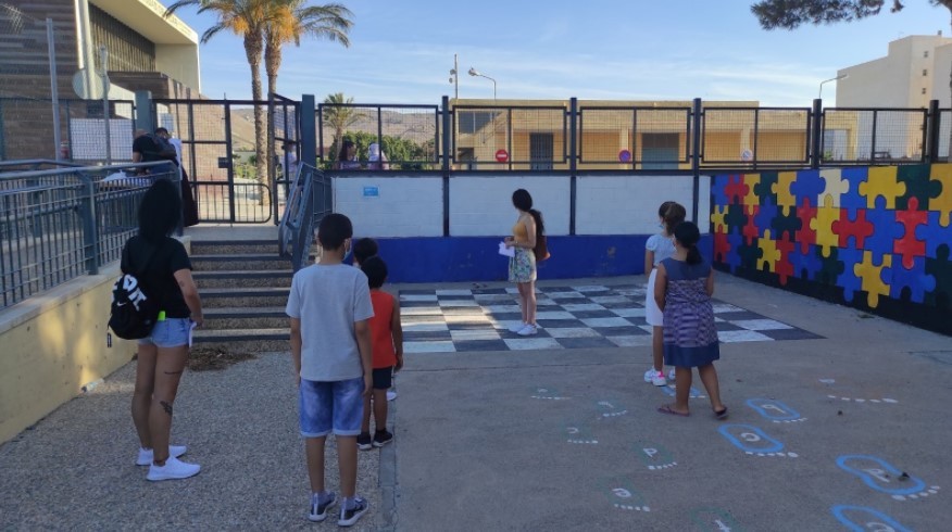Garantizado el transporte inclusivo a los menores de la Escuela de Verano de Vícar