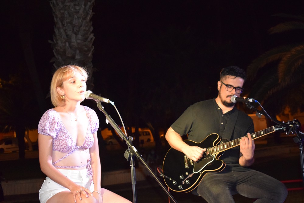 El Ciclo de conciertos ‘El Ejido Al Natural’ llega a su fin con la actuación de Carmen Boza y la artista ejidense Lía, en el Parque El Palmeral de Balerma