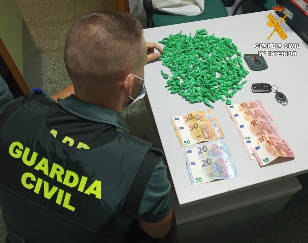 Detenido con 190 dosis de cocaína por la Guardia Civil en Vícar