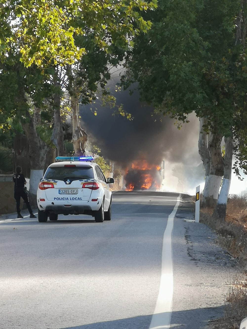 Arde un camión en el kilómetro 8 de la carretera Adra-Berja