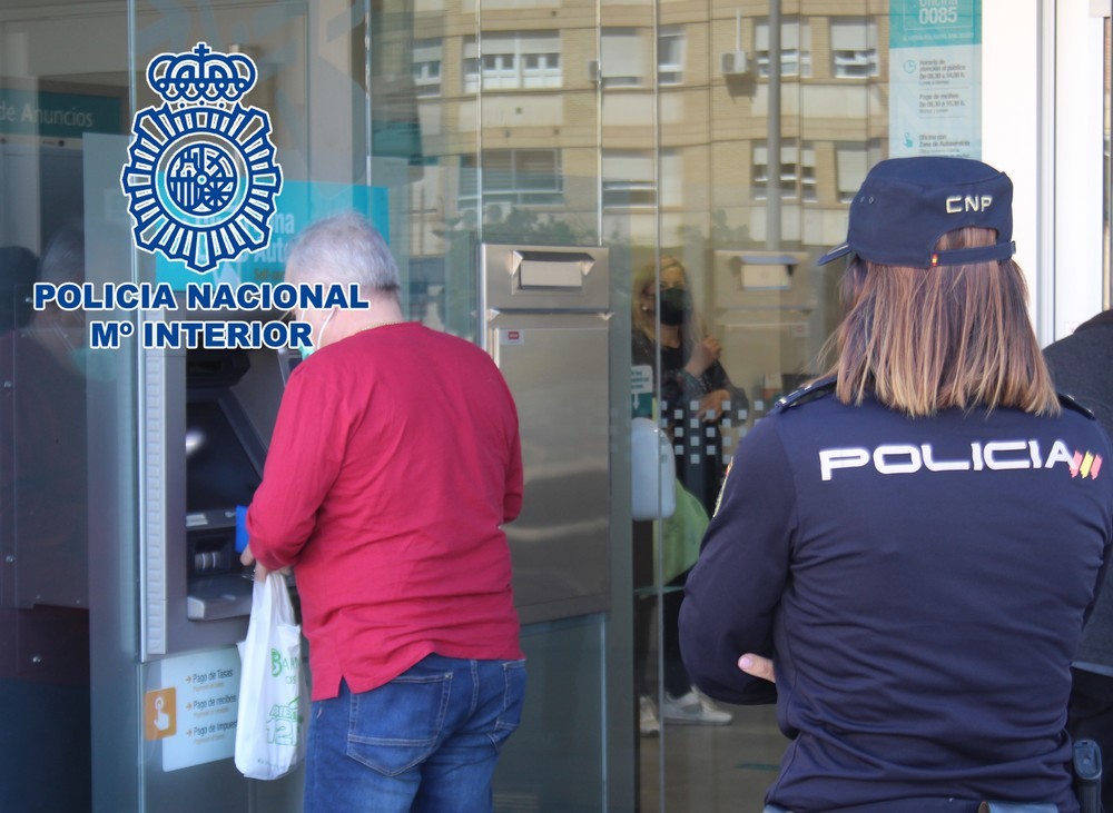 Detenido en el Ejido un hombre que simuló el robo de 3.000 euros de su cuenta bancaria