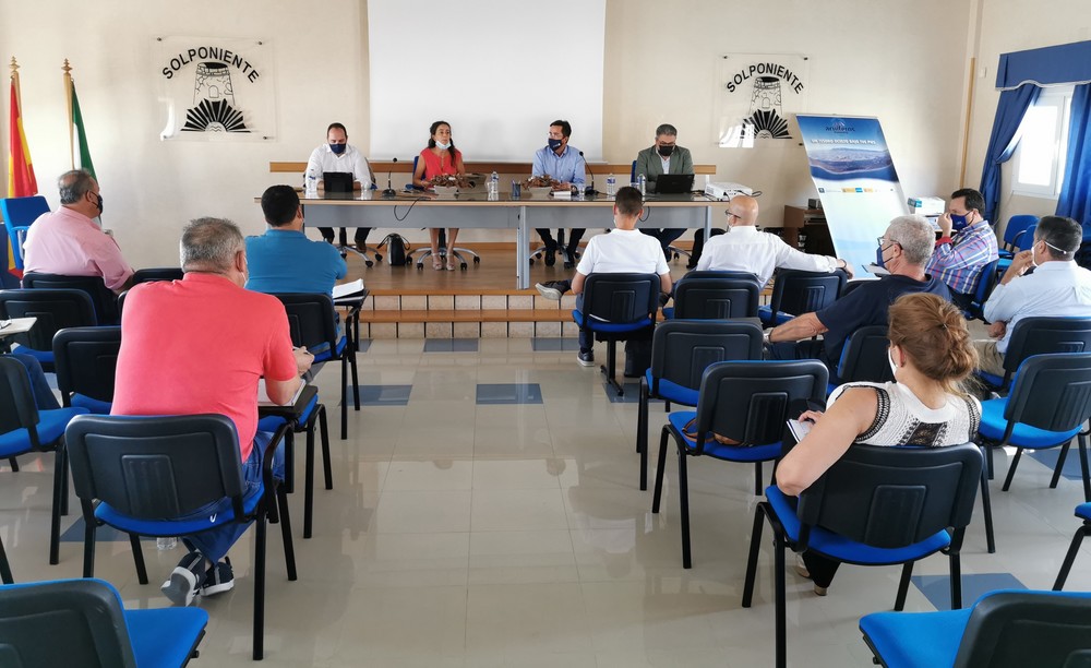 La Mesa del Agua solicita a la Junta agilidad en los trámites administrativos y garantizar la llegada de agua depurada y desalada a los regantes