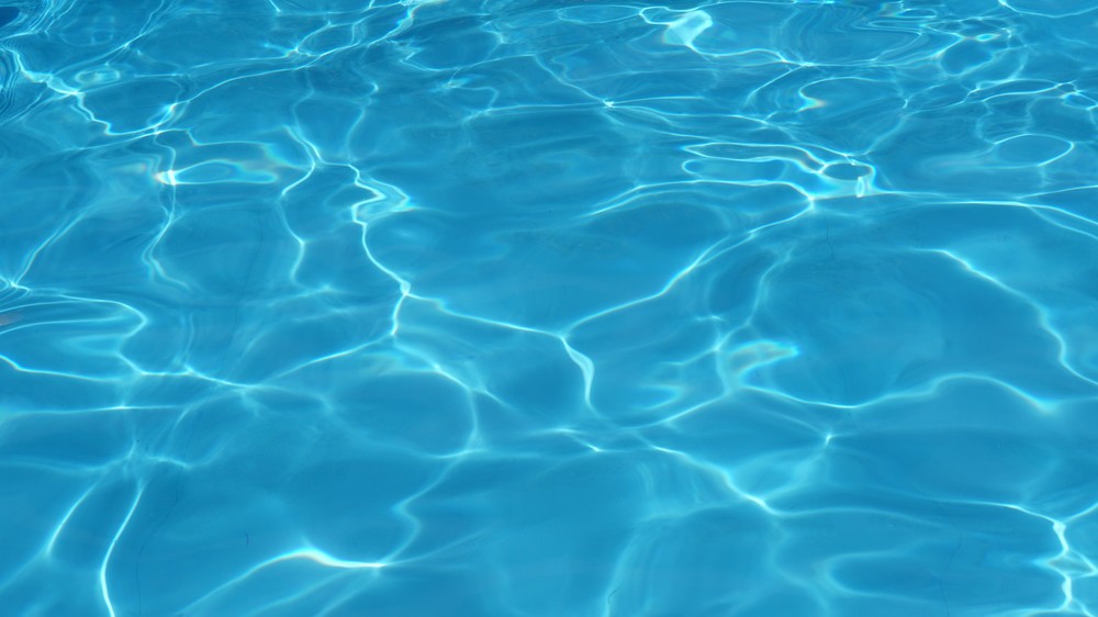 Muere un hombre ahogado en la piscina de un hotel de Roquetas de Mar