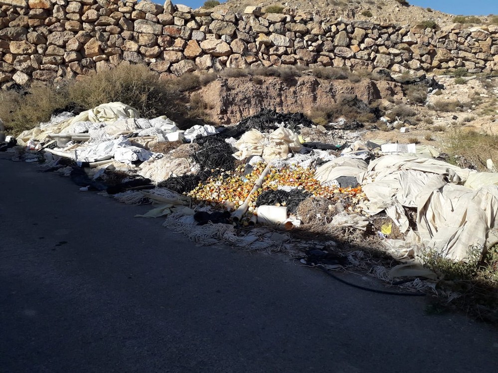 Identificado el responsable de arrojar basura en el Paraje de las Alberquillas, en Balanegra
