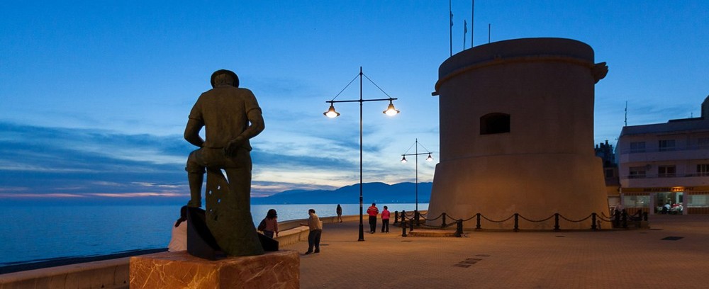 El gobierno local sustituirá todas las farolas del paseo marítimo de Balerma por luminarias LED