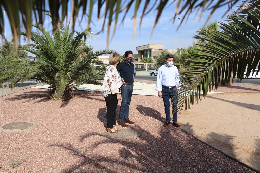 Diputación y Ayuntamiento acondicionan y embellecen las rotondas de acceso al Centro Integral de Mercancías y la mediana de la calle Pérgola
