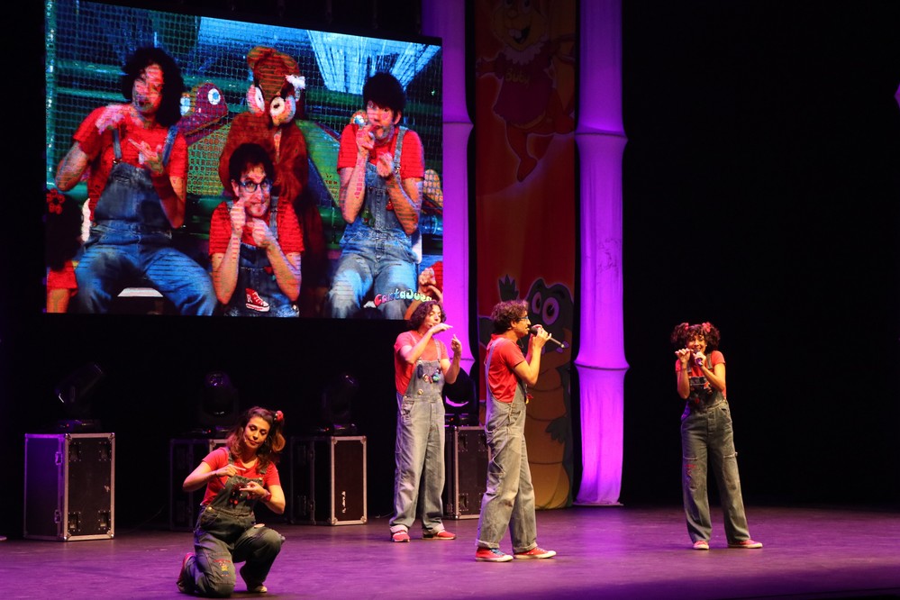 Los ‘Cantajuegos’ llenan de energía y color el escenario del Auditorio en el marco del Festival de Teatro de El Ejido