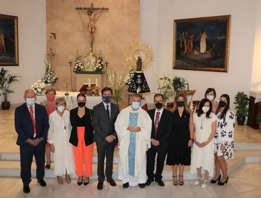 La Iglesia de Santa María de la Paz de La Loma de la Mezquita-Calahonda acogió la celebración de una misa por  la Virgen del Pilar