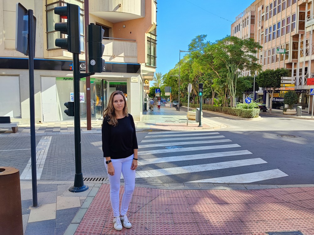 Padial: “Una ciudad como El Ejido no puede seguir sin adaptar los pasos de peatones a las personas con discapacidad”