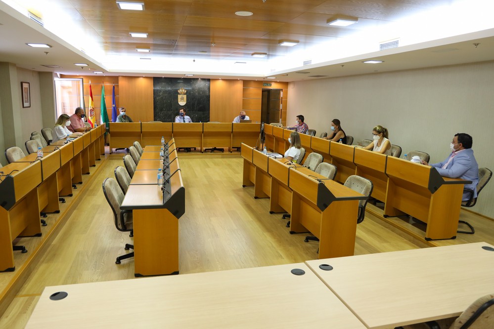El gobierno local invertirá 924.000 euros en una nueva fase del proyecto de ‘Renovación de la Red de Abastecimiento de Ejido Beach Almerimar’