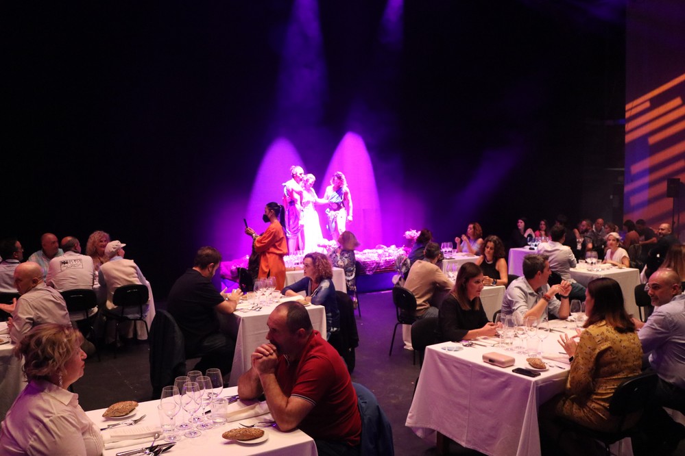 La Líquida y el Restaurante La Costa se suben al escenario del Teatro Auditorio para convertirlo en una creativa y divertida ‘Bacanal’