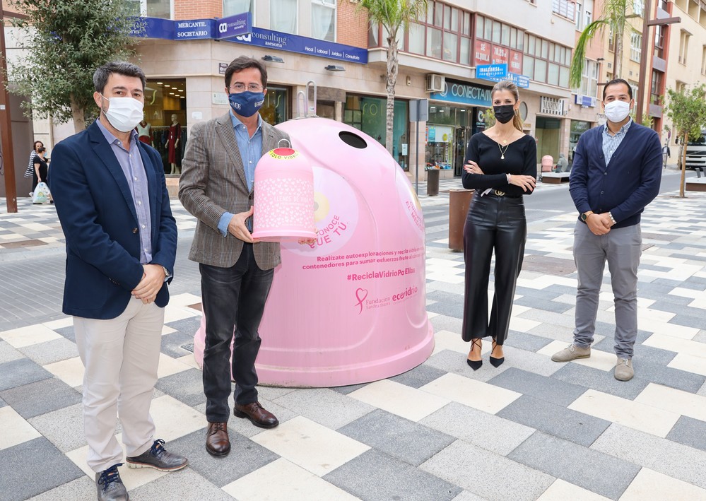 Ayuntamiento de El Ejido y Ecovidrio presentan la campaña solidaria ‘Recicla Vidrio por ellas’ en colaboración con la Fundación Sandra Ibarra