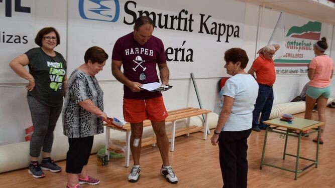 El programa Activa-Mente de la UAL concluye que la salud intelectual y física de los mayores de Vícar mejora notablemente con la práctica del deporte
