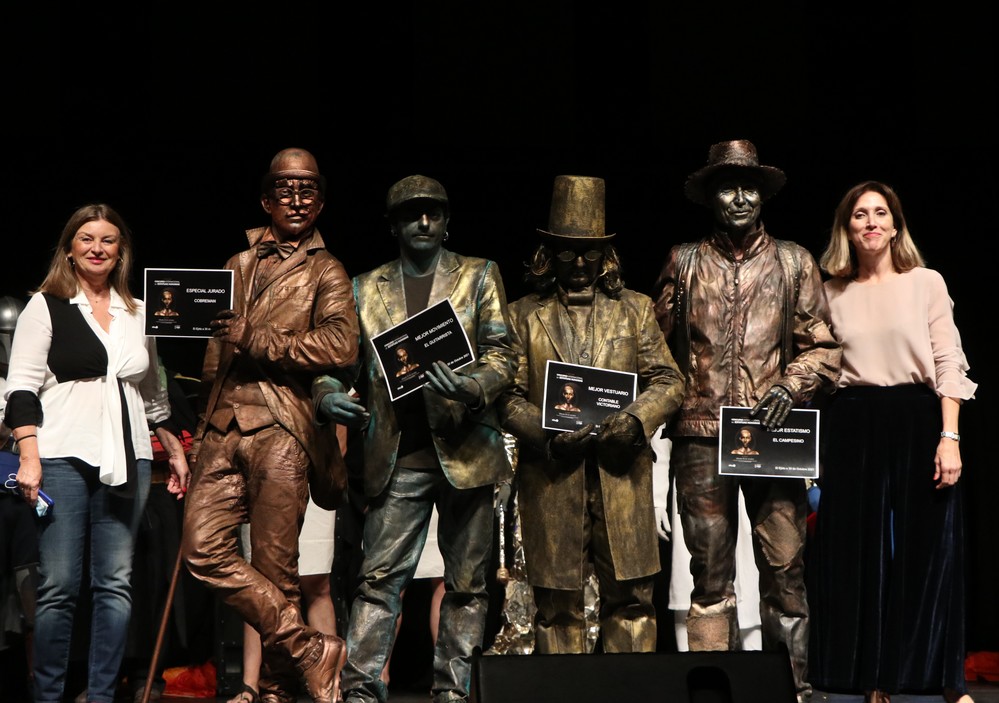 El Auditorio de El Ejido acoge la entrega de premios a los finalistas del III Concurso Internacional de Estatuas Humanas