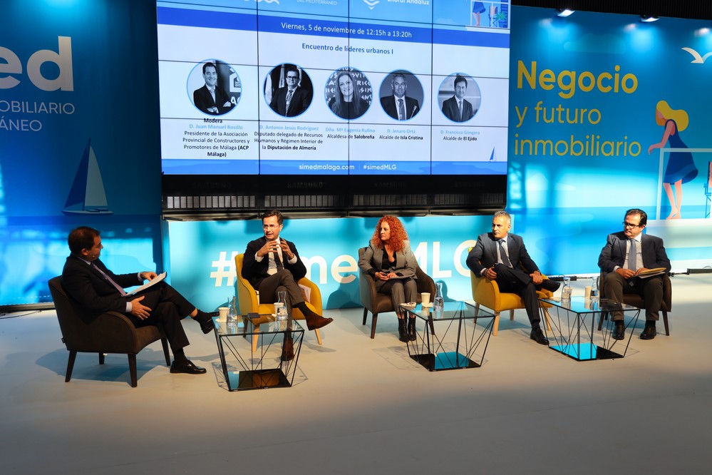 Góngora expone en el SIMED los proyectos de futuro y las diferentes oportunidades de desarrollo de suelo en El Ejido