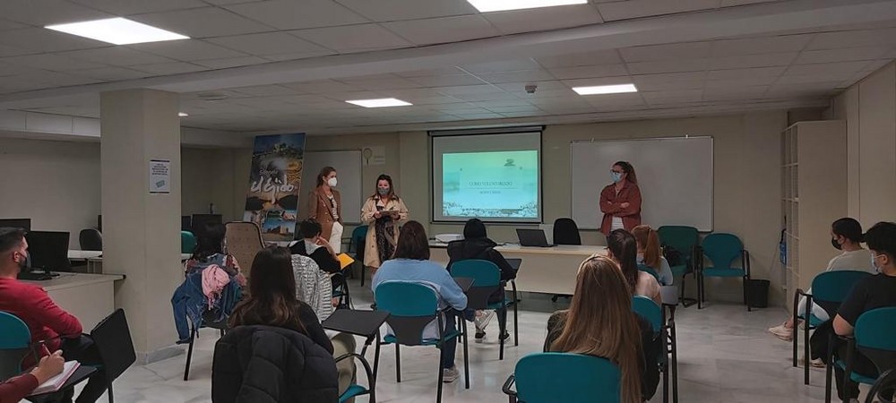 Servicios Sociales colabora con Down El Ejido en la organización de un curso de voluntariado