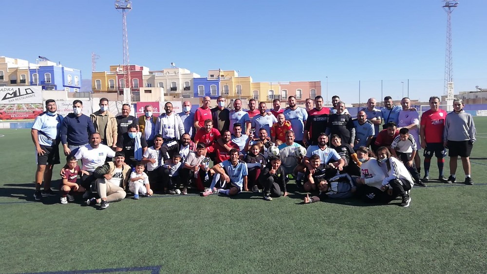 La Asociación de Gitanos de Adra celebra su tradicional partido contra los Veteranos del C.F. Adra