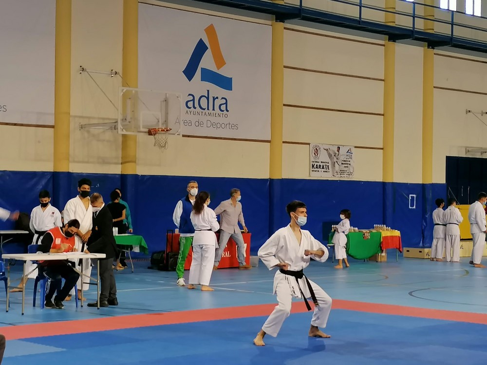 Más de un centenar de deportistas participan en el Campeonato Provincial de Kárate celebrado en Adra
