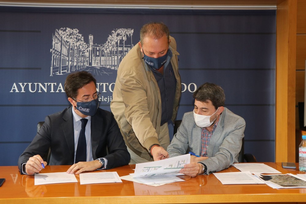 La Junta de Gobierno da vía libre al proyecto que permitirá desvincular la red de agua de riego de la de potable en una docena de calles del centro de Almerimar