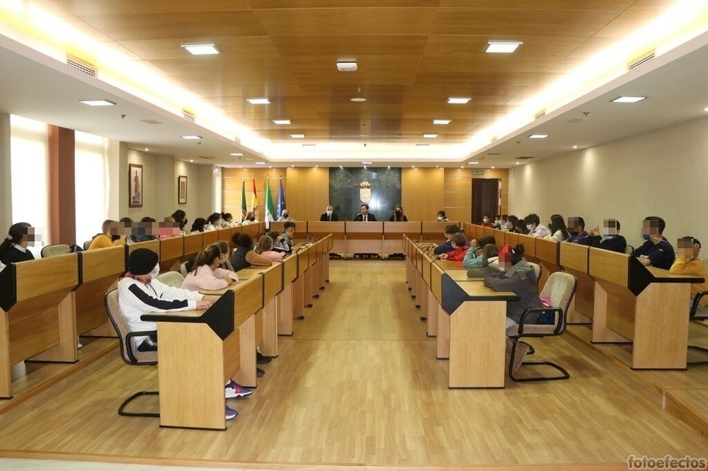 El Ejido conmemora el Día de la Declaración de los Derechos del Niño con un Pleno Infantil en el que participan alumnos del CEIP Miguel Servet