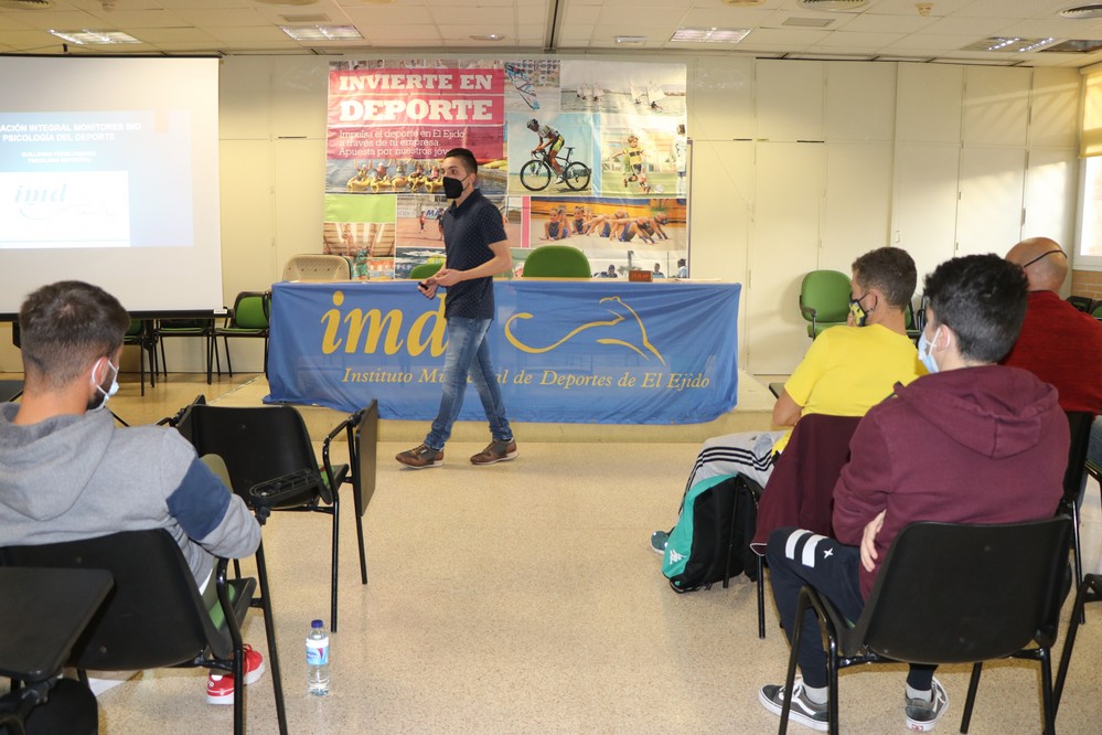 70 monitores de las Escuelas Municipales del IMD se forman en psicología deportiva