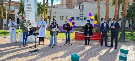 El Hospital de Poniente se suma a la iniciativa ‘Banco Rojo’ para la prevención de la violencia contra las mujeres