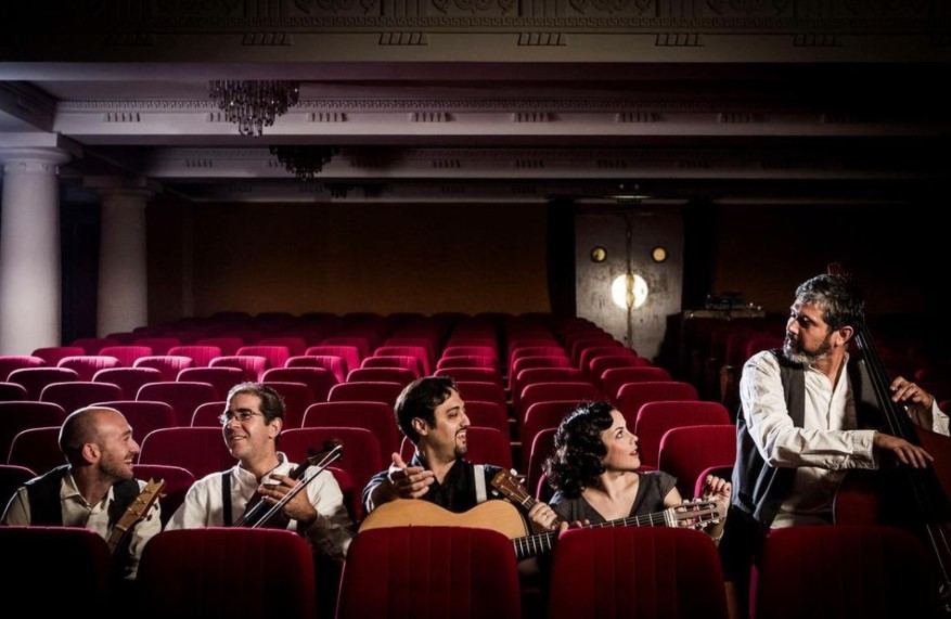 Música swing con el quinteto Très Bien! en el Teatro Auditorio Ciudad de Vícar