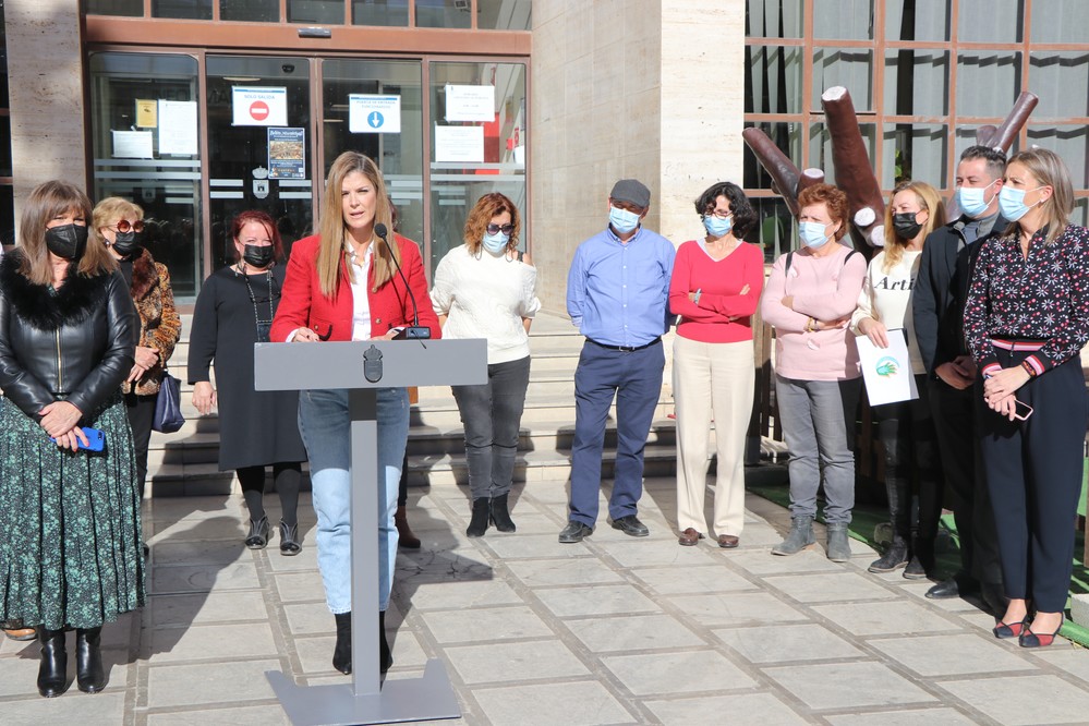 El Ejido celebra el Día Internacional de las Personas con Discapacidad con la lectura de un manifiesto en la Plaza Mayor