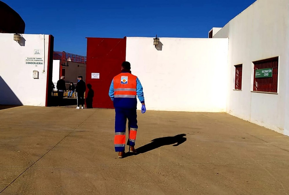 Distrito Poniente habilita un punto de vacunación sin cita en Roquetas para mayores de 70 años