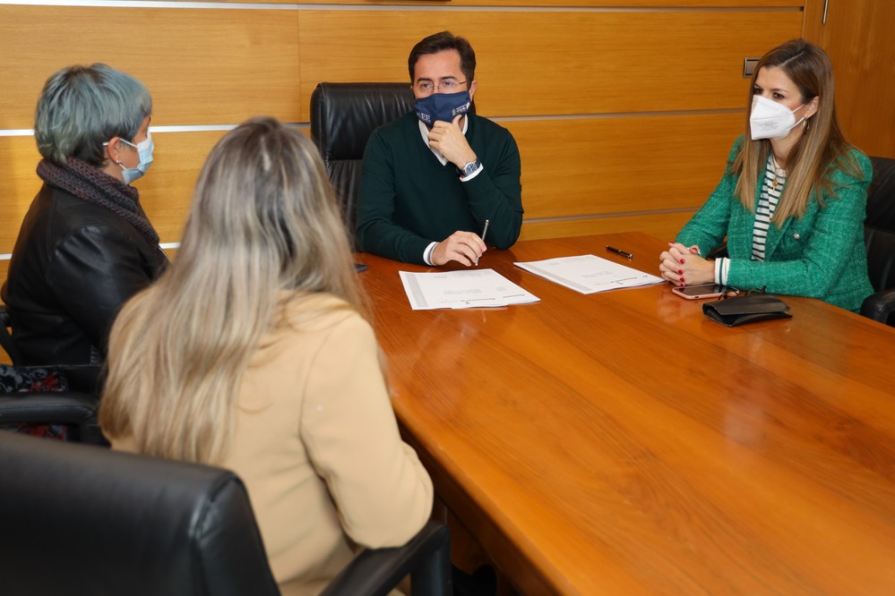 El Ayuntamiento de El Ejido firma dos convenios de colaboración con ‘Cuenta Conmigo’ para ofrecer asesoramiento psicológico y jurídico y apoyo en materia de comunicación