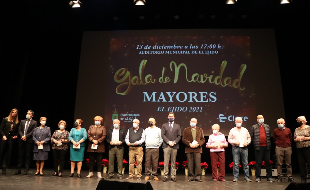 El Ejido reconoce en la gran ‘Gala de Navidad’ el esfuerzo realizado por los mayores del municipio durante la pandemia