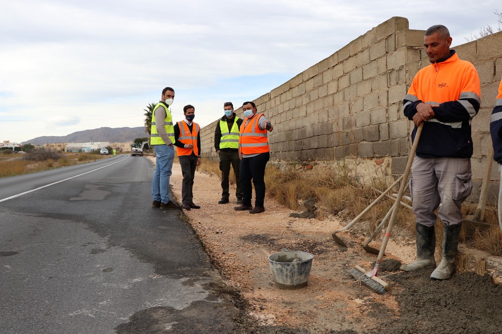 El Ayuntamiento acondiciona e incrementa la seguridad vial en el camino del Cementerio de El Ejido