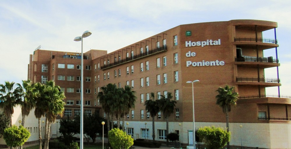 Evacuado al hospital un menor de 15 años afectado por humo tras incendiarse una vivienda en Berja