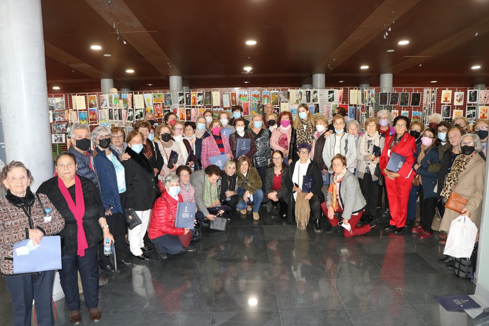 Más de un centenar de mayores participan en los Talleres de Memoria y Pintura organizados por el Ayuntamiento