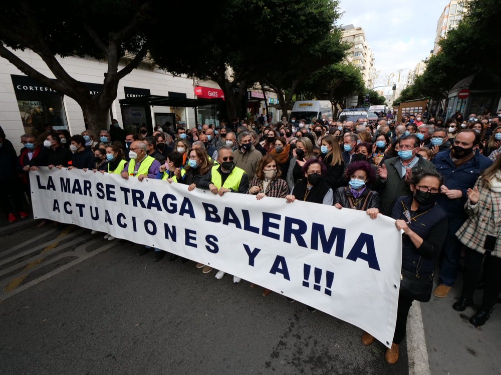 El PP se suma a los balermeros para exigir al Gobierno que actúe con urgencia en la playa de Balerma