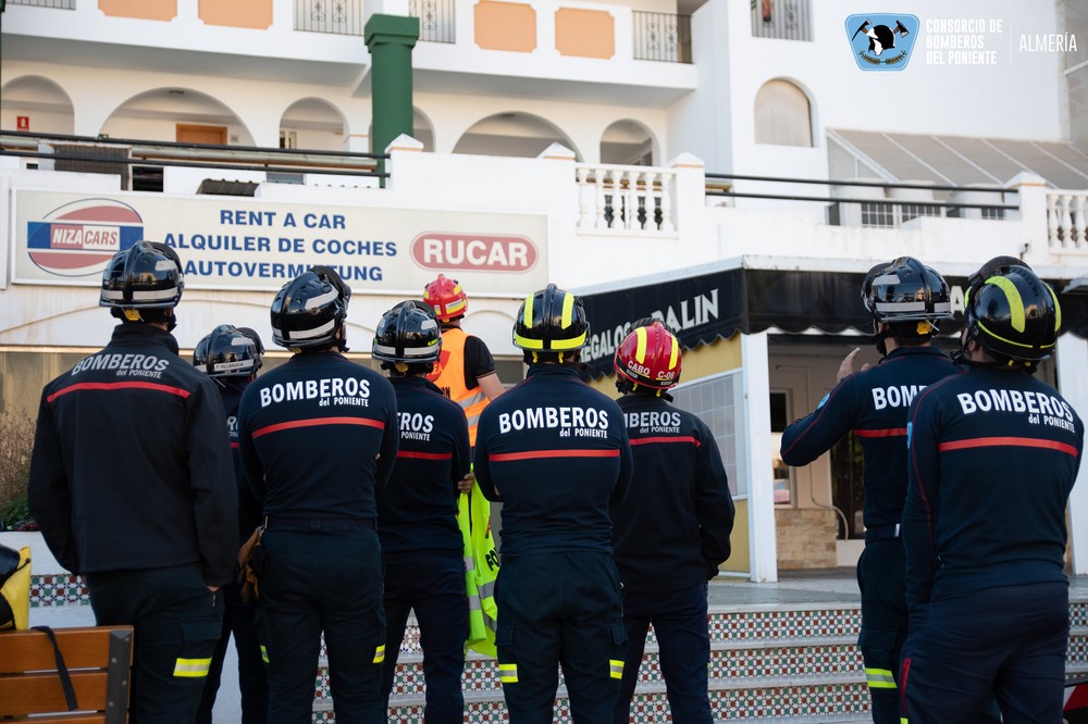 Bomberos del Poniente refuerzan su formación en el rescate de víctimas en accidentes de tráfico