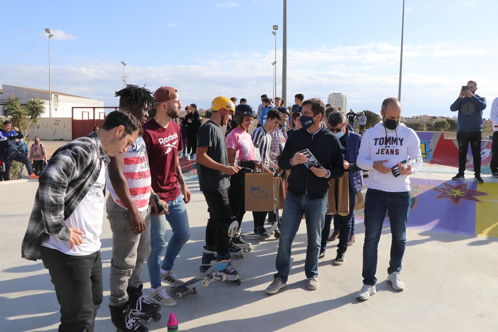 El Ejido estrena su nuevo Skatepark de 1.700 m2 con exhibiciones, baile urbano y música a cargo de un dj