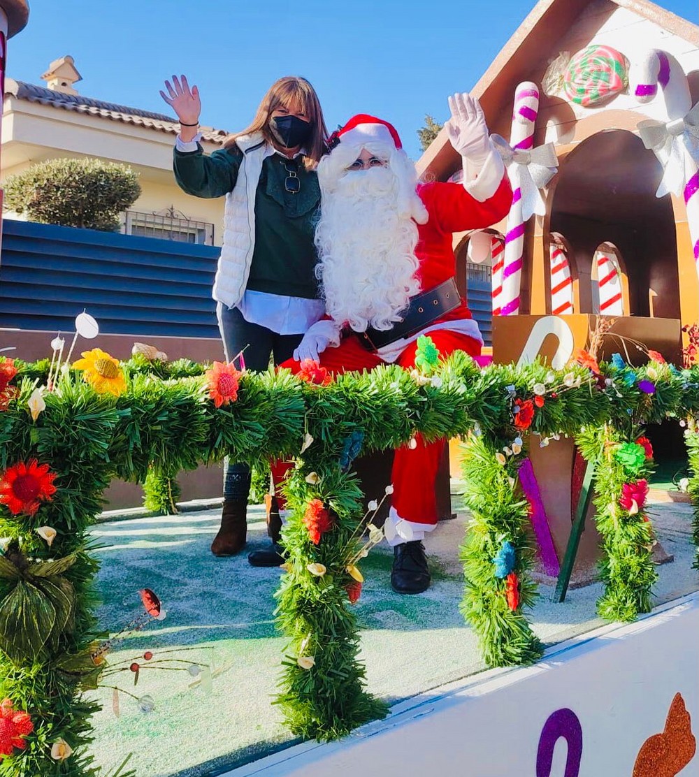  La ‘Carroza de Papá Noel’ comienza a recorrer los núcleos y barrios de El Ejido